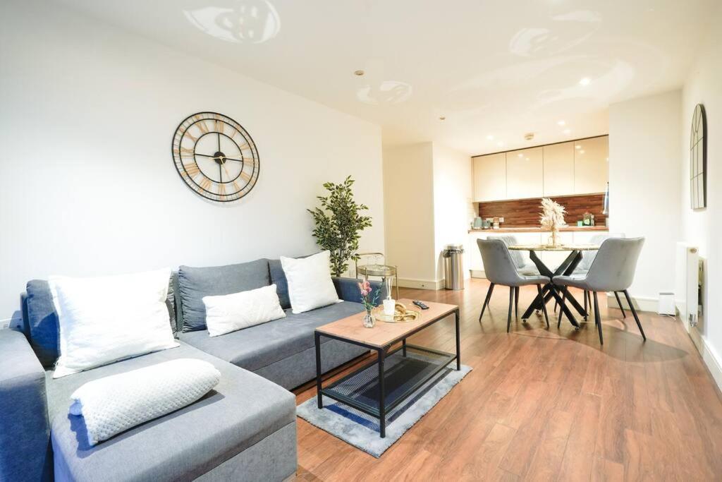 Appartamento Perfect Place For Longer Wembley Londra